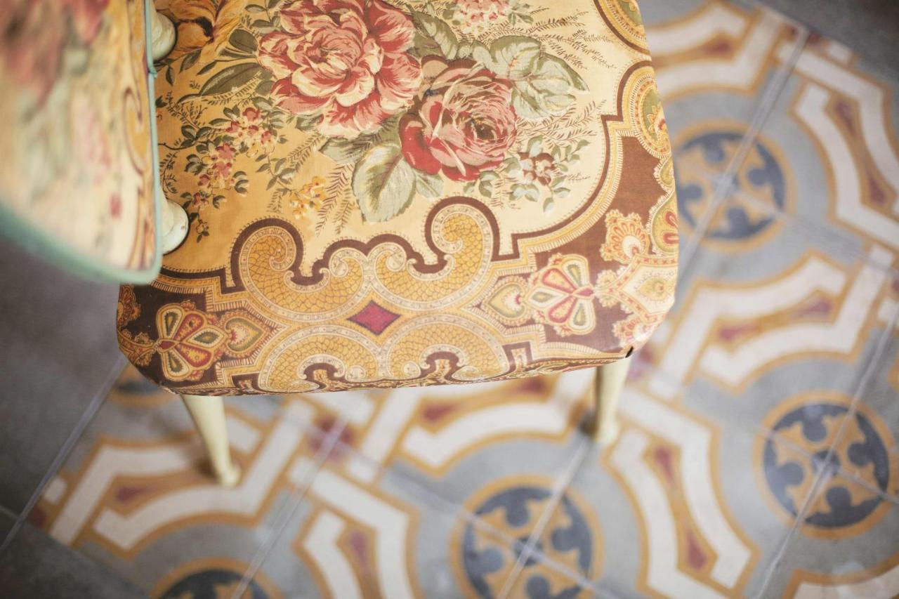 Dimora Della Rocca Bed & Breakfast คอสติจลิโอเล ดิอาสติ ภายนอก รูปภาพ