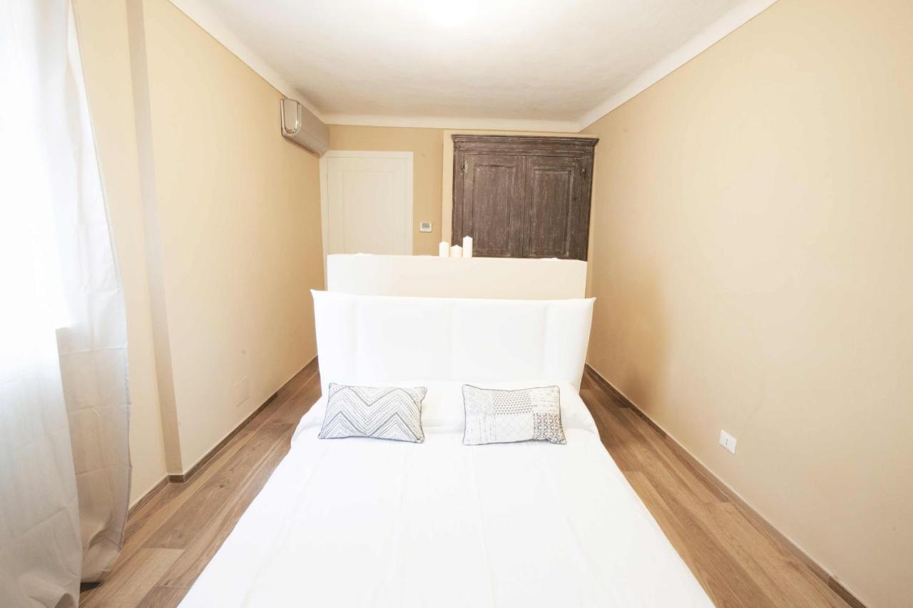 Dimora Della Rocca Bed & Breakfast คอสติจลิโอเล ดิอาสติ ภายนอก รูปภาพ